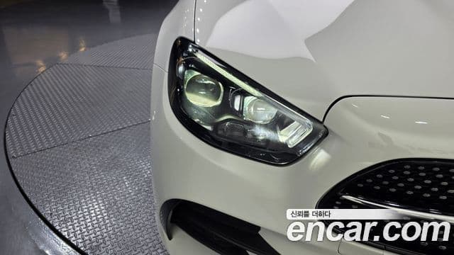 Mercedes-Benz E-Class 2023 — Photo 28/38