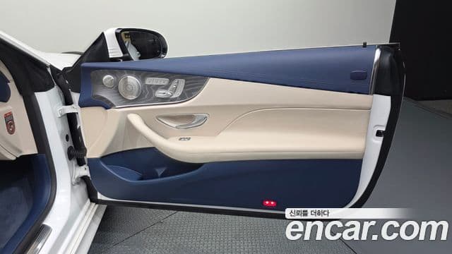 Mercedes-Benz E-Class 2023 — Photo 17/38