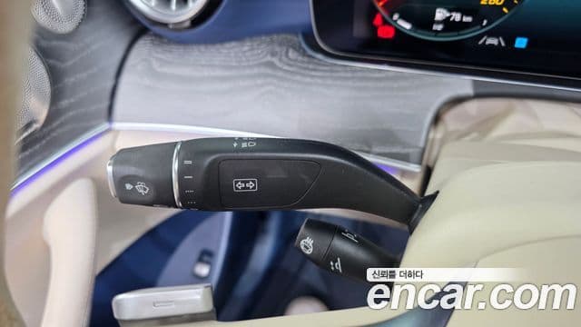 Mercedes-Benz E-Class 2023 — Photo 37/38