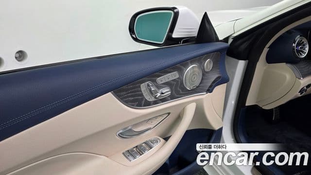 Mercedes-Benz E-Class 2023 — Photo 15/38