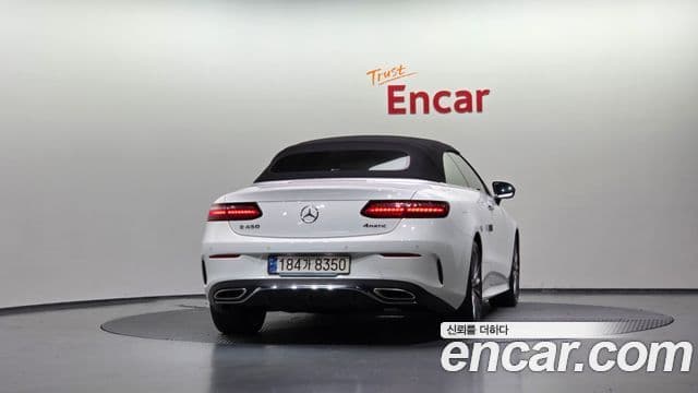 Mercedes-Benz E-Class 2023 — Photo 8/38