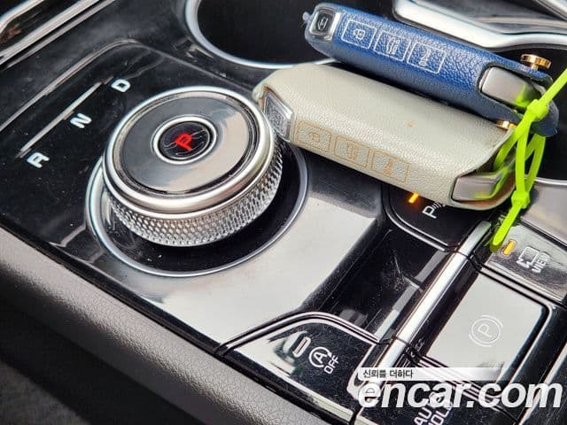 Kia K5 2020 — ფოტო 8/20