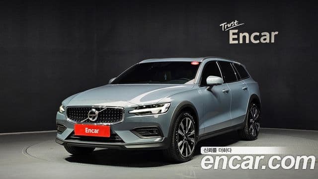 Volvo V60 Cross Country 2022 — Фото 1/20