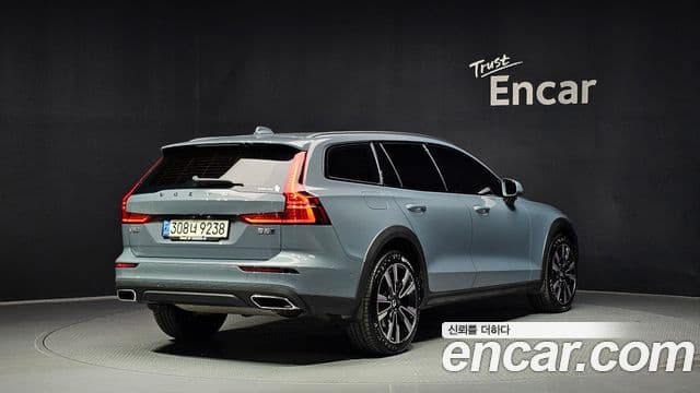 Volvo V60 Cross Country 2022 — Фото 2/20