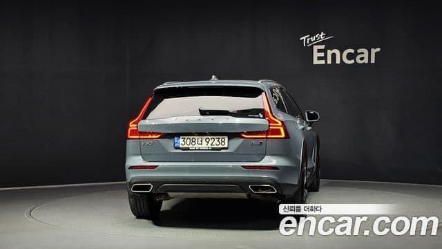 Volvo V60 Cross Country 2022 — Фото 4/20