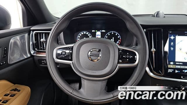 Volvo V60 Cross Country 2022 — Фото 13/20
