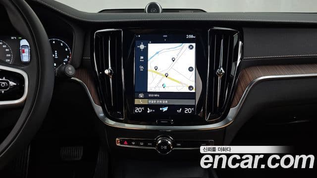 Volvo V60 Cross Country 2022 — Фото 14/20