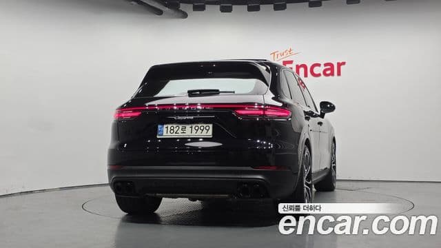 Porsche Cayenne 2021 — ფოტო 3/20