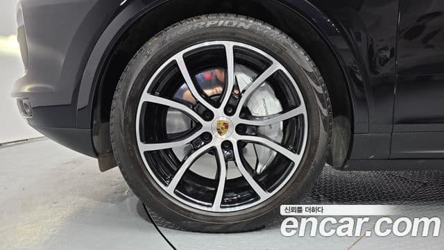 Porsche Cayenne 2021 — ფოტო 4/20