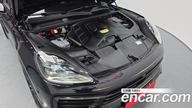 Porsche Cayenne 2021 — ფოტო 5/20