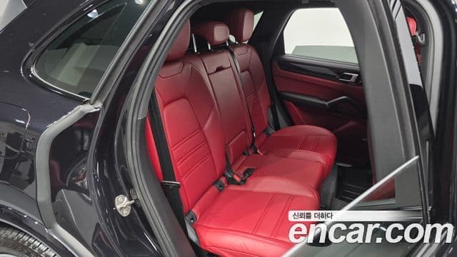 Porsche Cayenne 2021 — ფოტო 10/20