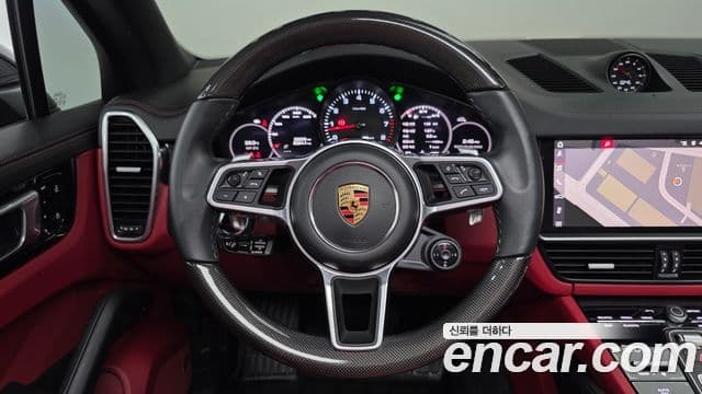 Porsche Cayenne 2021 — ფოტო 14/20
