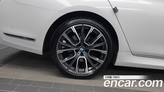 BMW 7 Series 2021 — ფოტო 5/20