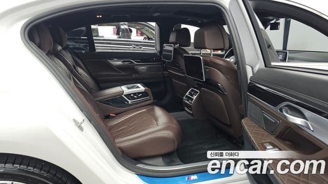 BMW 7 Series 2021 — ფოტო 12/20