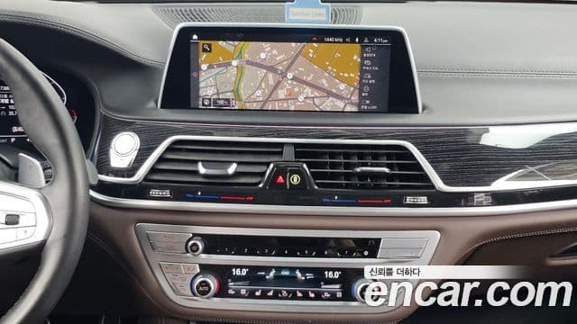 BMW 7 Series 2021 — ფოტო 14/20