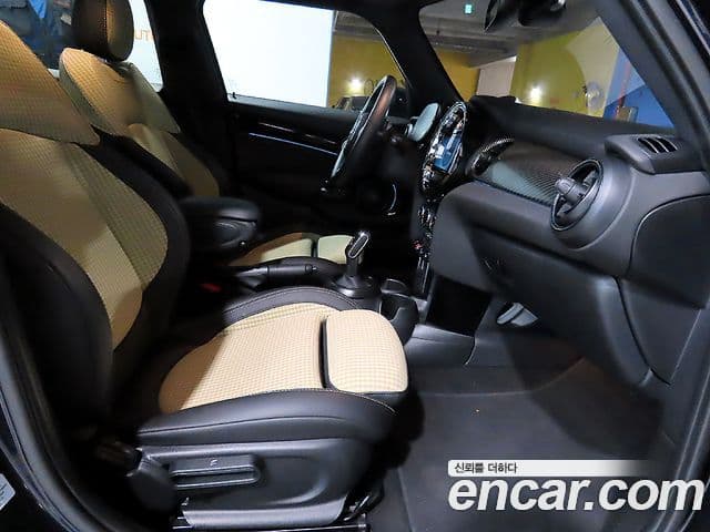 Mini Cooper S 2023 — ფოტო 8/20