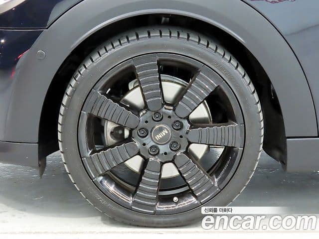 Mini Cooper S 2023 — ფოტო 16/20