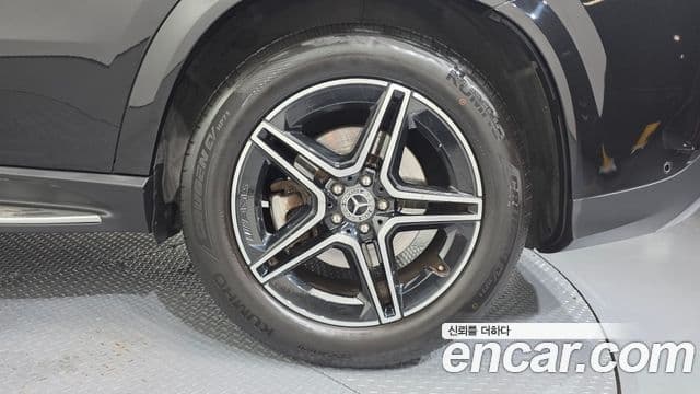 Mercedes-Benz GLE-Class 2021 — Photo 14/33