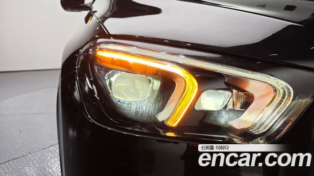 Mercedes-Benz GLE-Class 2021 — Photo 3/33