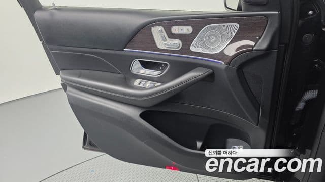 Mercedes-Benz GLE-Class 2021 — Photo 19/33