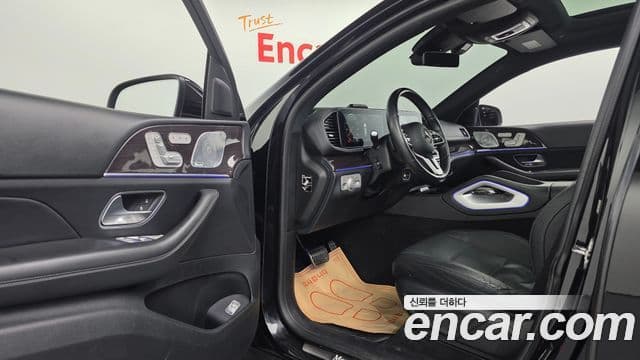 Mercedes-Benz GLE-Class 2021 — Photo 12/33