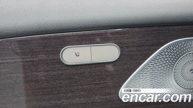 Mercedes-Benz GLE-Class 2021 — Photo 31/33