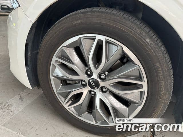 Kia K5 2021 — ფოტო 4/18