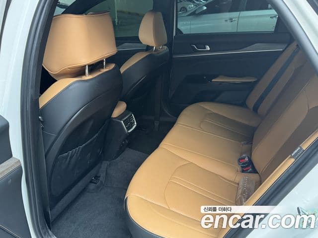 Kia K5 2021 — ფოტო 10/18
