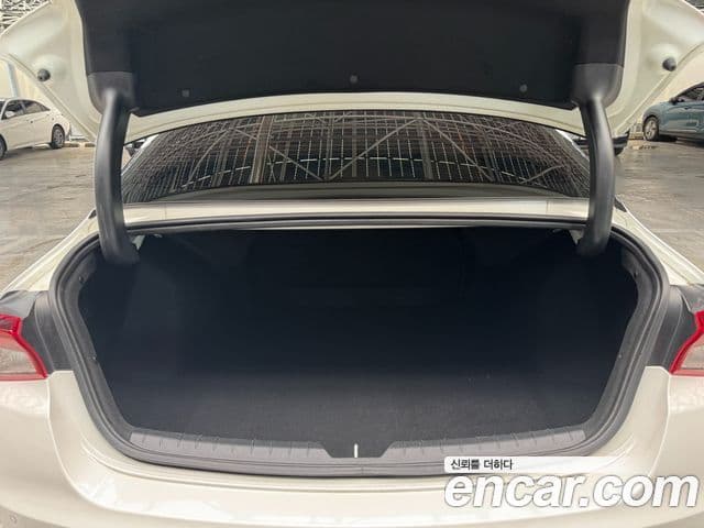 Kia K5 2021 — ფოტო 17/18