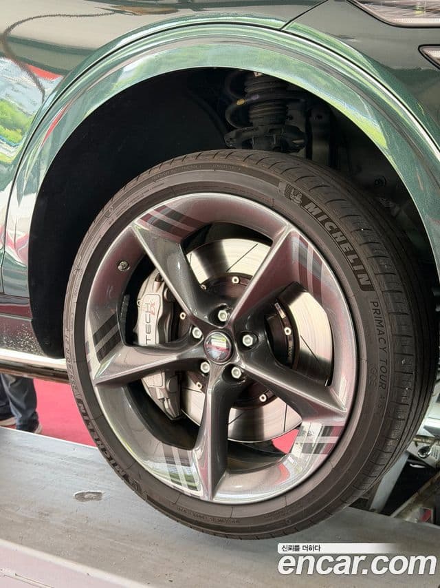 Genesis GV70 2021 — ფოტო 12/15