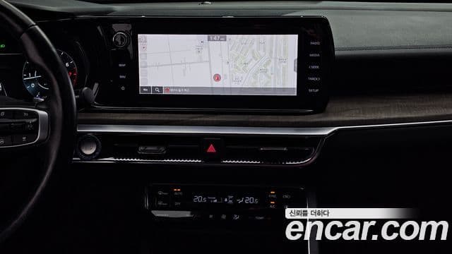Kia K5 2020 — ფოტო 14/20
