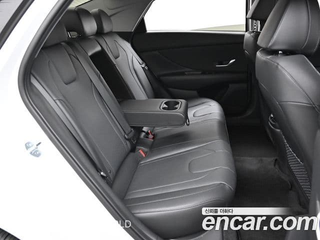Hyundai The New Avante Hybrid 2023 — ფოტო 18/20