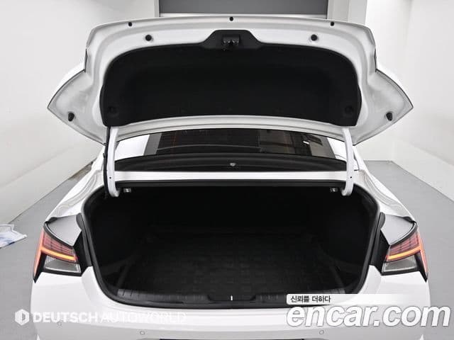 Hyundai The New Avante Hybrid 2023 — ფოტო 19/20