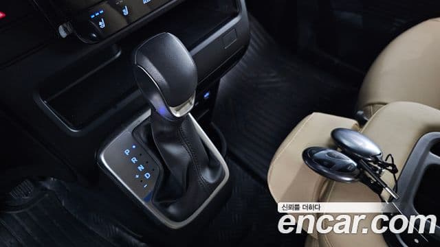 Hyundai Staria 2025 — Фото 9/20