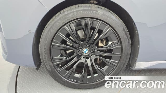 BMW 7 Series 2023 — Photo 21/37