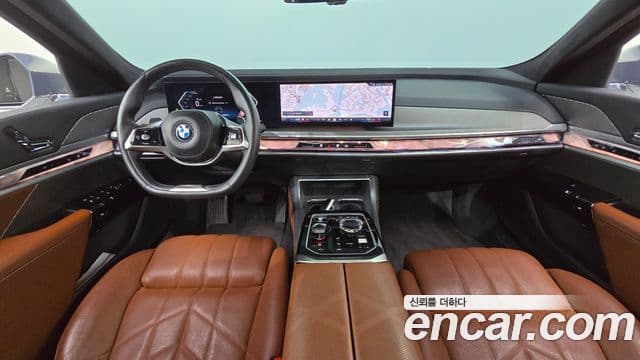 BMW 7 Series 2023 — Photo 24/37