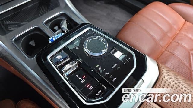 BMW 7 Series 2023 — Photo 22/37