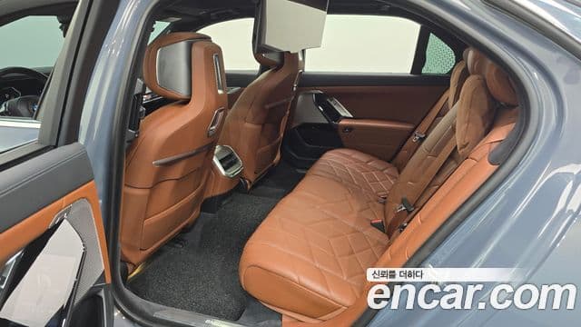 BMW 7 Series 2023 — Photo 15/37