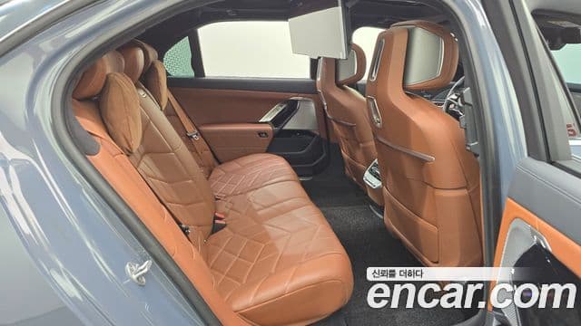 BMW 7 Series 2023 — Photo 19/37