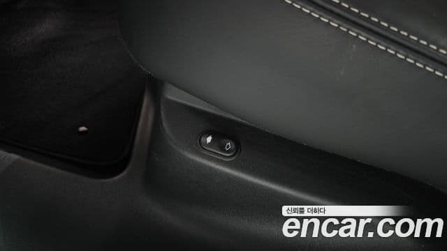 Land Rover Range Rover Velar 2019 — Şəkil 17/20