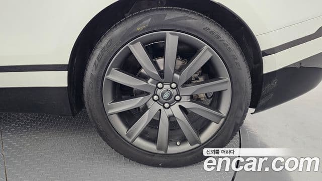 Land Rover Range Rover Velar 2019 — Photo 27/36
