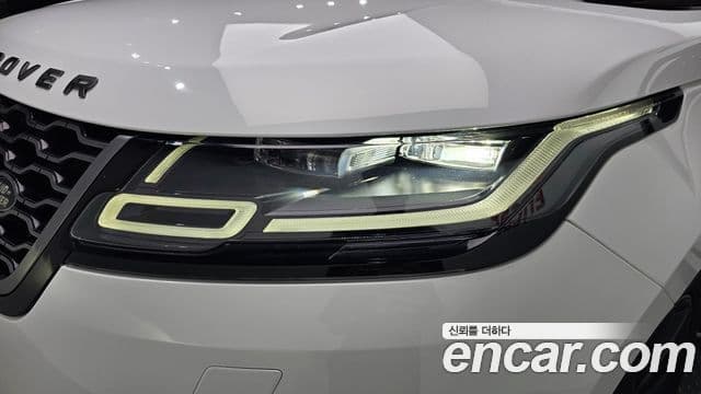 Land Rover Range Rover Velar 2019 — Photo 19/36