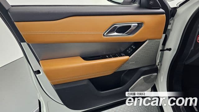 Land Rover Range Rover Velar 2019 — Photo 32/36