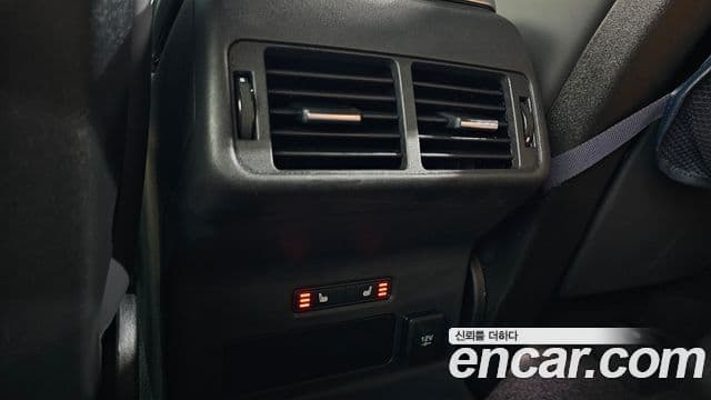 Land Rover Range Rover Velar 2019 — Photo 8/36