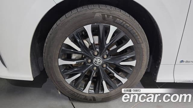 Toyota Alphard 2024 — Photo 15/20