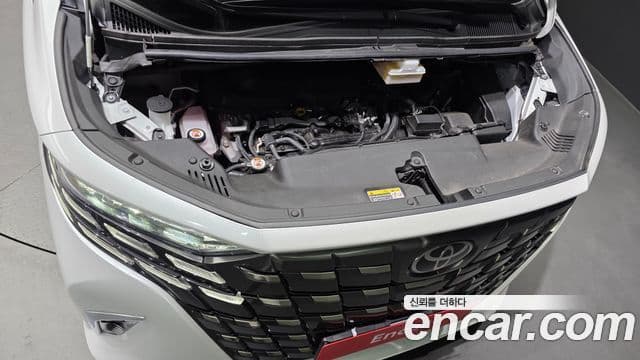 Toyota Alphard 2024 — Photo 12/20