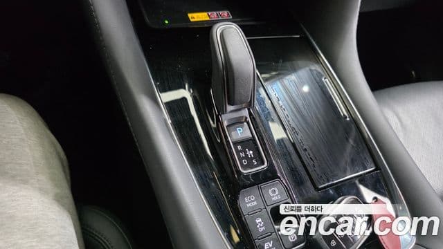 Toyota Alphard 2024 — Photo 10/20