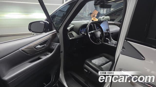 Toyota Alphard 2024 — Photo 9/20