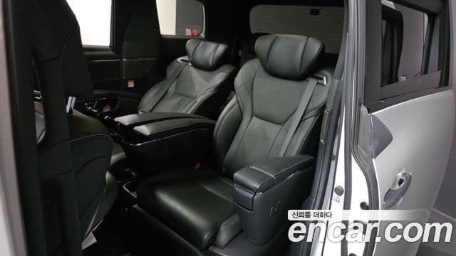 Toyota Alphard 2024 — Photo 19/20