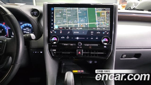 Toyota Alphard 2024 — Photo 18/20